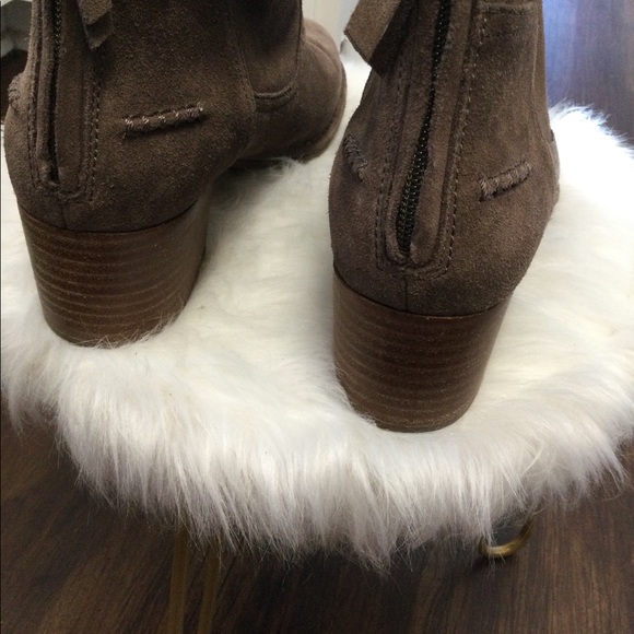 Ugg Brown suede size 9 booties - Picture 4 of 8